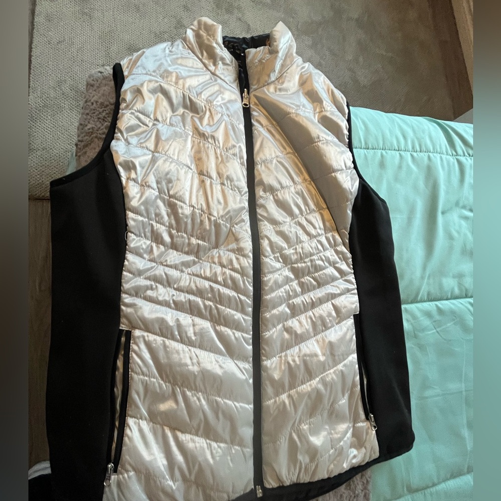 Reversible vest - like new silver side zip pockets black side pockets no zip